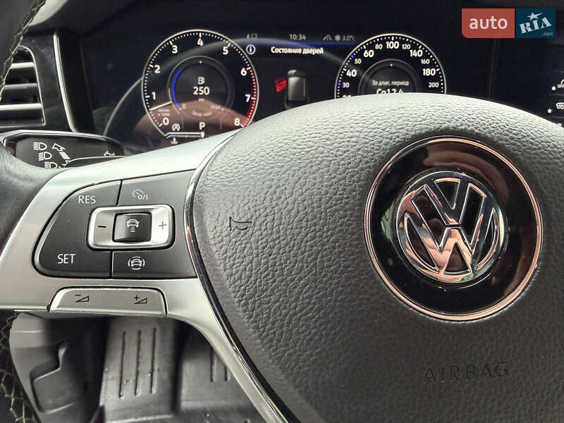 Внедорожник / Кроссовер Volkswagen Touareg 2018 в Киеве