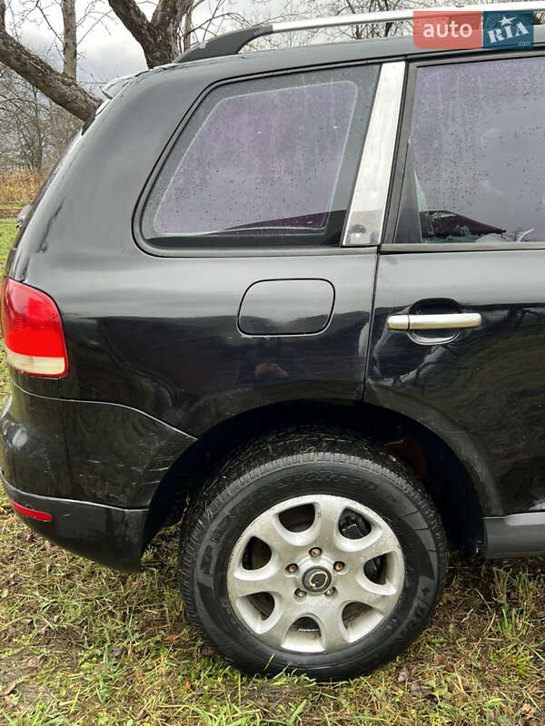 Внедорожник / Кроссовер Volkswagen Touareg 2003 в Косове