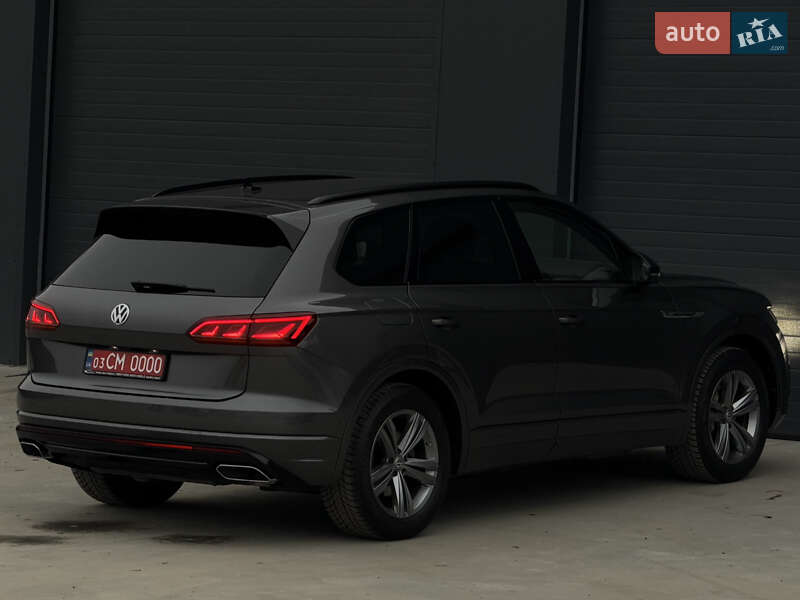 Позашляховик / Кросовер Volkswagen Touareg 2019 в Дубні