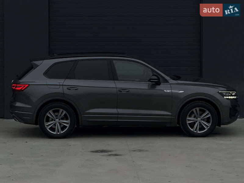 Позашляховик / Кросовер Volkswagen Touareg 2019 в Дубні