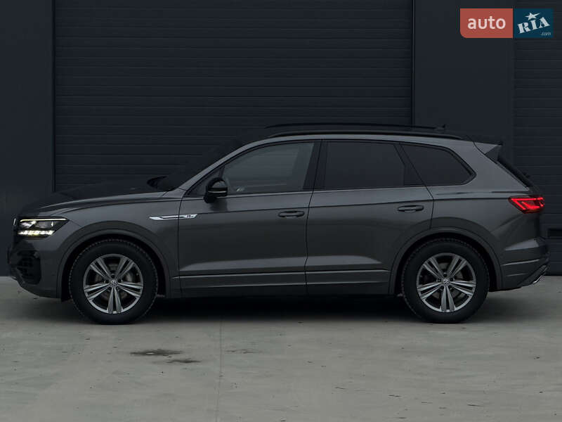 Позашляховик / Кросовер Volkswagen Touareg 2019 в Дубні
