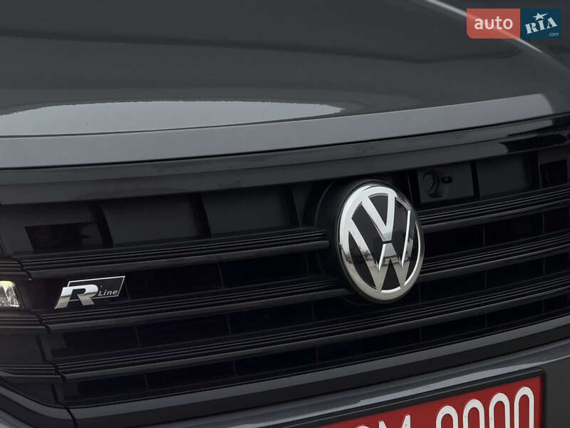 Позашляховик / Кросовер Volkswagen Touareg 2019 в Дубні