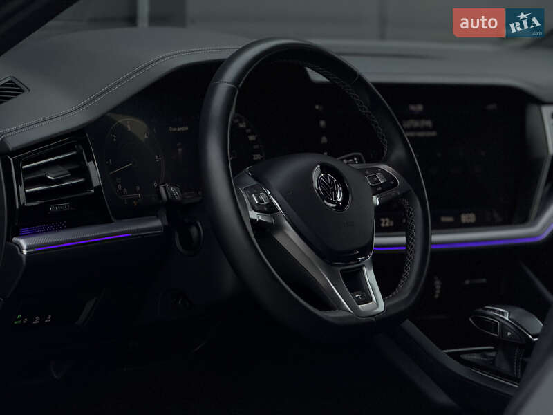 Позашляховик / Кросовер Volkswagen Touareg 2019 в Дубні