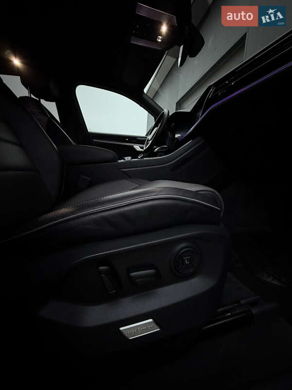 Позашляховик / Кросовер Volkswagen Touareg 2019 в Дубні