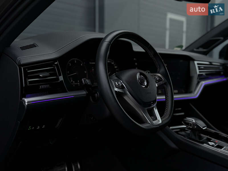 Позашляховик / Кросовер Volkswagen Touareg 2019 в Дубні