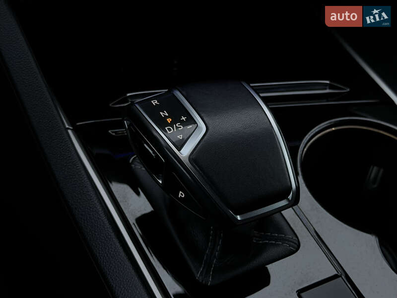 Позашляховик / Кросовер Volkswagen Touareg 2019 в Дубні