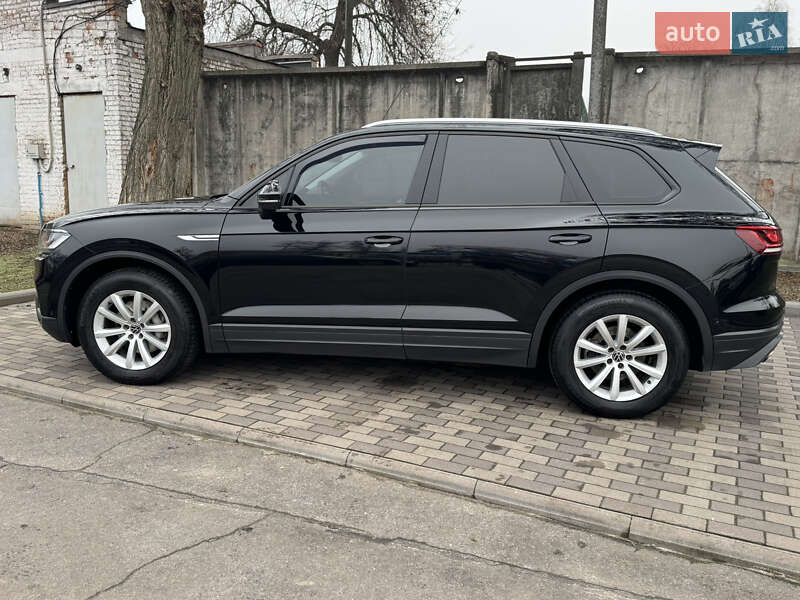 Позашляховик / Кросовер Volkswagen Touareg 2020 в Києві