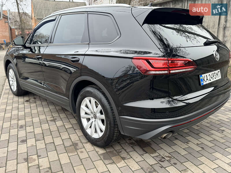 Позашляховик / Кросовер Volkswagen Touareg 2020 в Києві