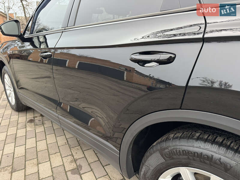 Позашляховик / Кросовер Volkswagen Touareg 2020 в Києві