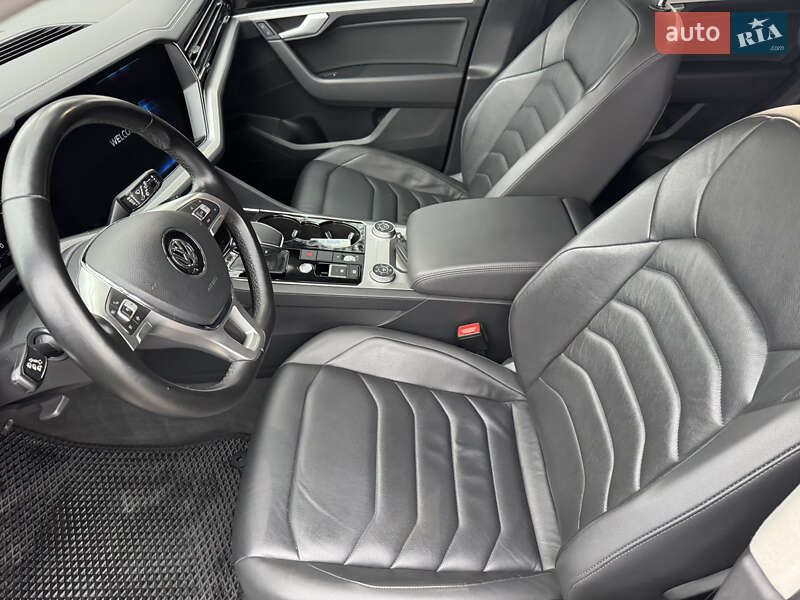 Позашляховик / Кросовер Volkswagen Touareg 2020 в Києві