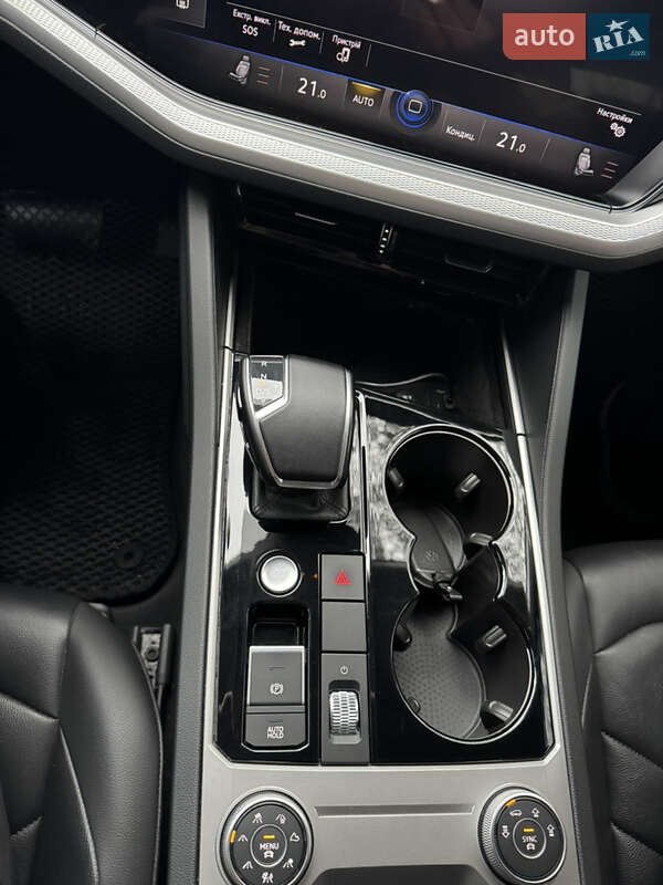 Позашляховик / Кросовер Volkswagen Touareg 2020 в Києві