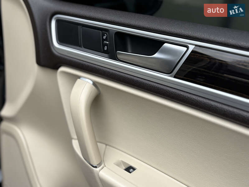 Внедорожник / Кроссовер Volkswagen Touareg 2017 в Днепре фото 40 Внедорожник / Кроссовер Volkswagen Touareg 2017 в Днепре