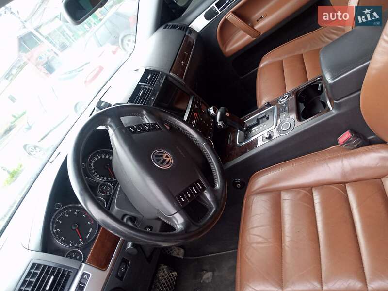 Позашляховик / Кросовер Volkswagen Touareg 2004 в Новій Ушиці