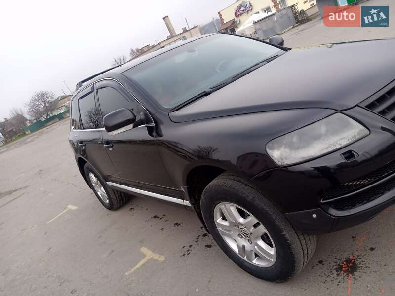Позашляховик / Кросовер Volkswagen Touareg 2004 в Новій Ушиці