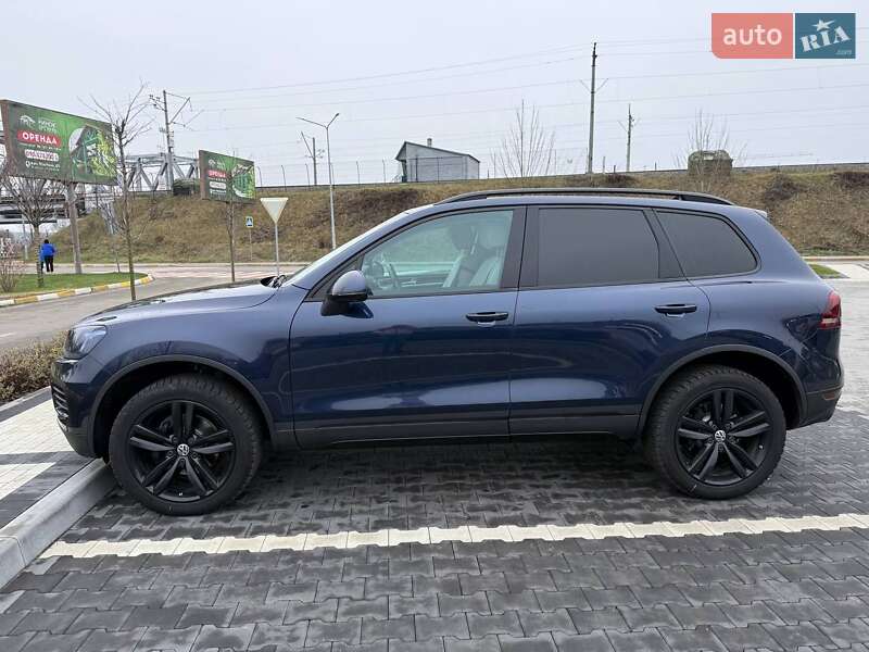 Позашляховик / Кросовер Volkswagen Touareg 2011 в Ірпені