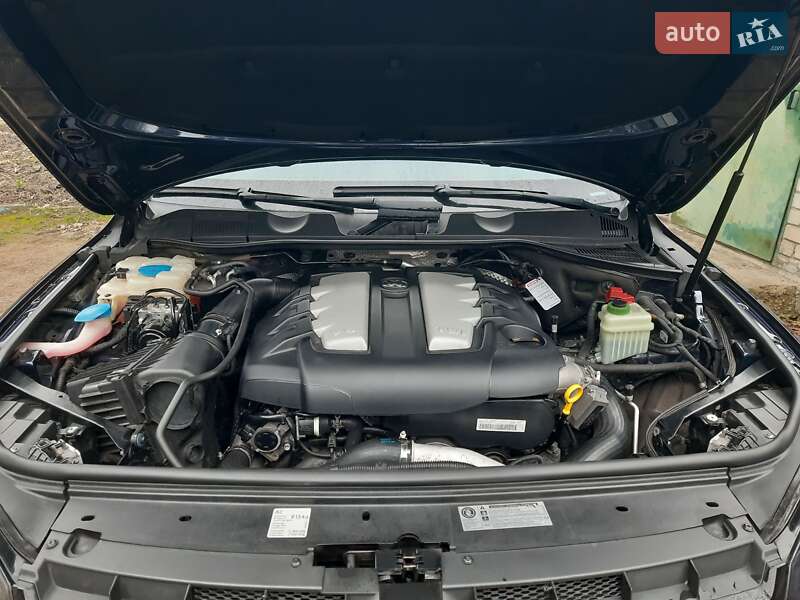 Позашляховик / Кросовер Volkswagen Touareg 2011 в Ірпені