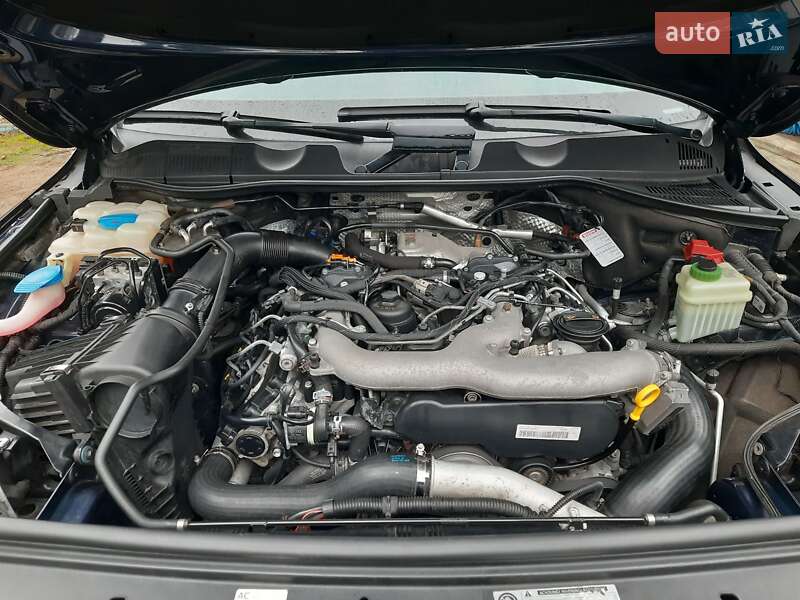 Позашляховик / Кросовер Volkswagen Touareg 2011 в Ірпені