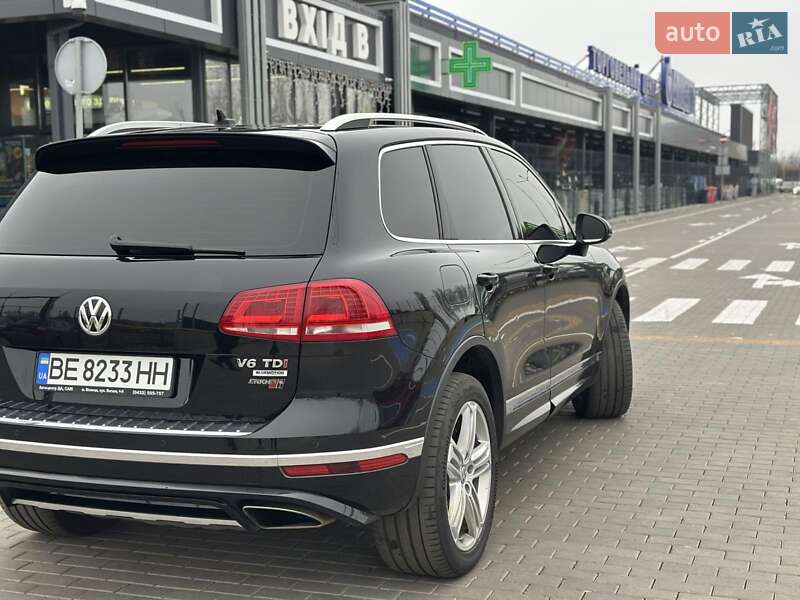Позашляховик / Кросовер Volkswagen Touareg 2015 в Первомайську