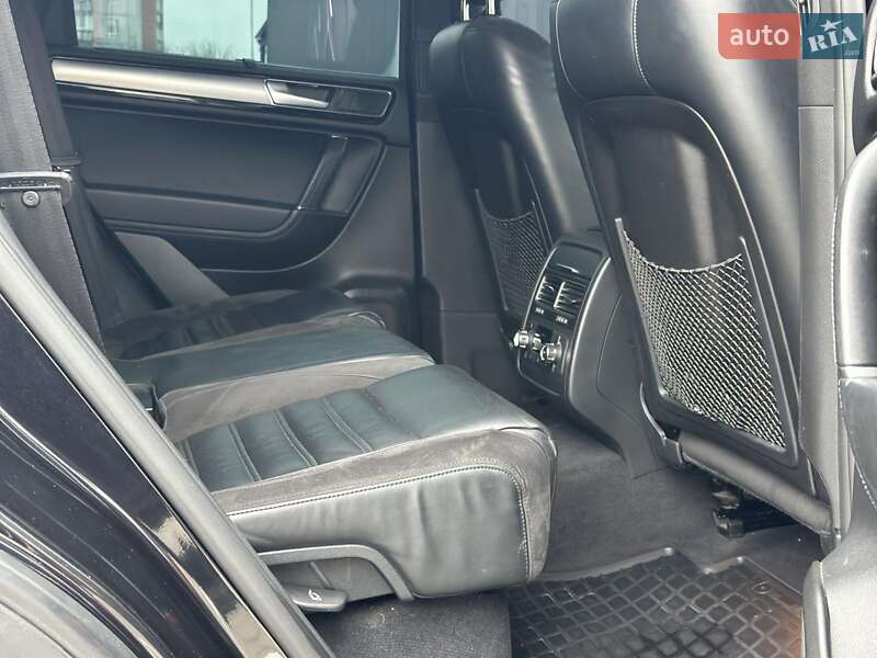 Позашляховик / Кросовер Volkswagen Touareg 2015 в Первомайську