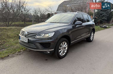 Позашляховик / Кросовер Volkswagen Touareg 2016 в Києві