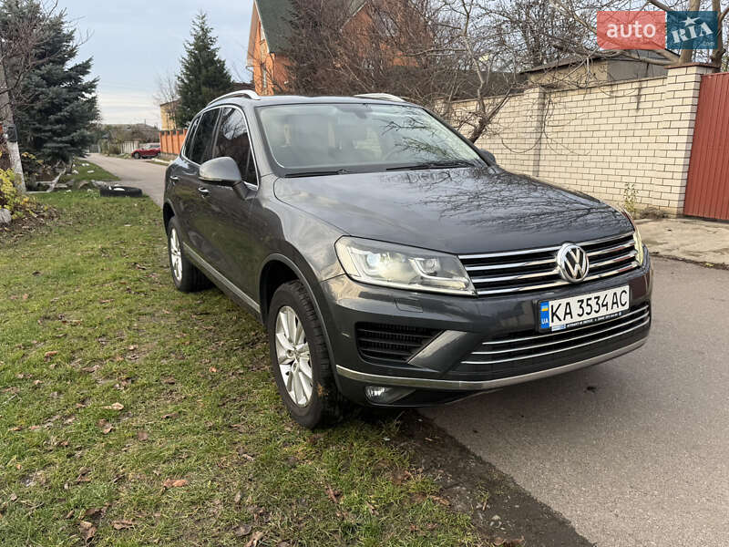 Позашляховик / Кросовер Volkswagen Touareg 2016 в Києві