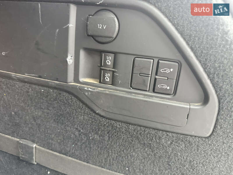 Позашляховик / Кросовер Volkswagen Touareg 2016 в Києві