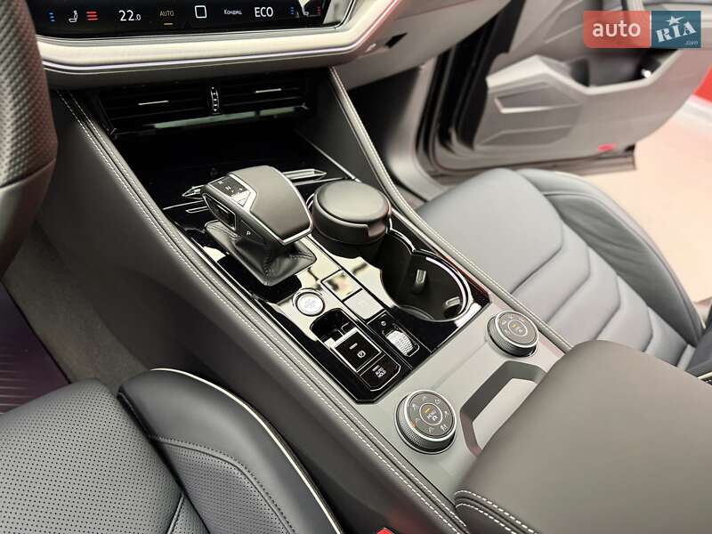 Позашляховик / Кросовер Volkswagen Touareg 2025 в Києві