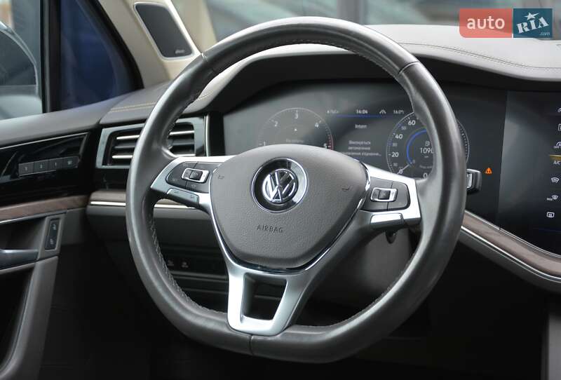 Позашляховик / Кросовер Volkswagen Touareg 2019 в Києві фото 18 Позашляховик / Кросовер Volkswagen Touareg 2019 в Києві
