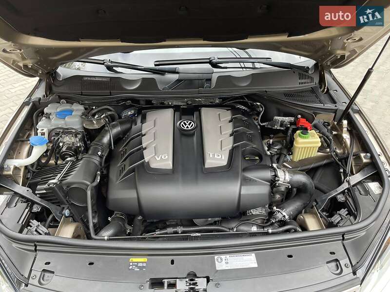 Позашляховик / Кросовер Volkswagen Touareg 2016 в Києві фото 28 Позашляховик / Кросовер Volkswagen Touareg 2016 в Києві
