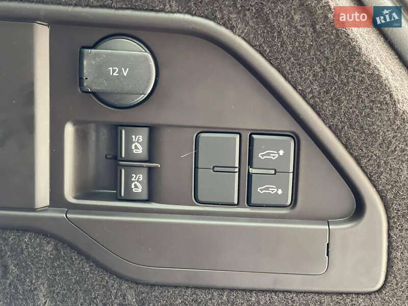 Позашляховик / Кросовер Volkswagen Touareg 2016 в Києві фото 26 Позашляховик / Кросовер Volkswagen Touareg 2016 в Києві