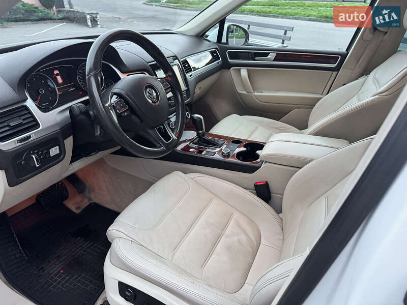 Внедорожник / Кроссовер Volkswagen Touareg 2014 в Хмельницком