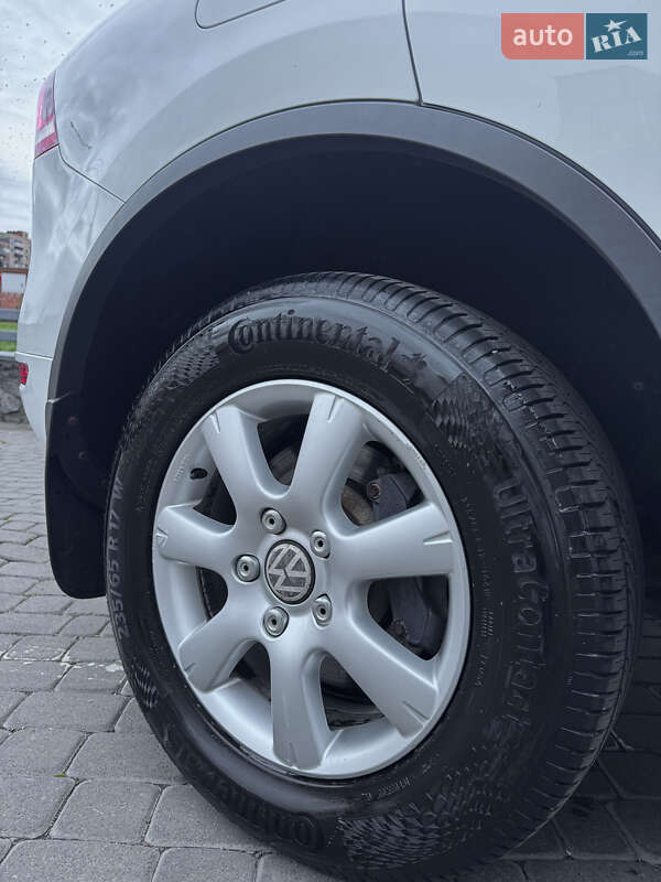 Внедорожник / Кроссовер Volkswagen Touareg 2014 в Хмельницком