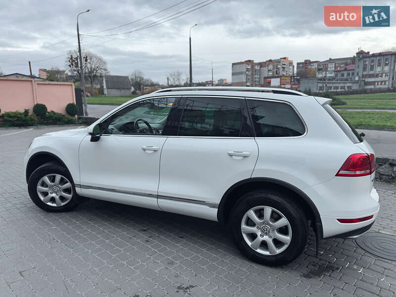 Внедорожник / Кроссовер Volkswagen Touareg 2014 в Хмельницком