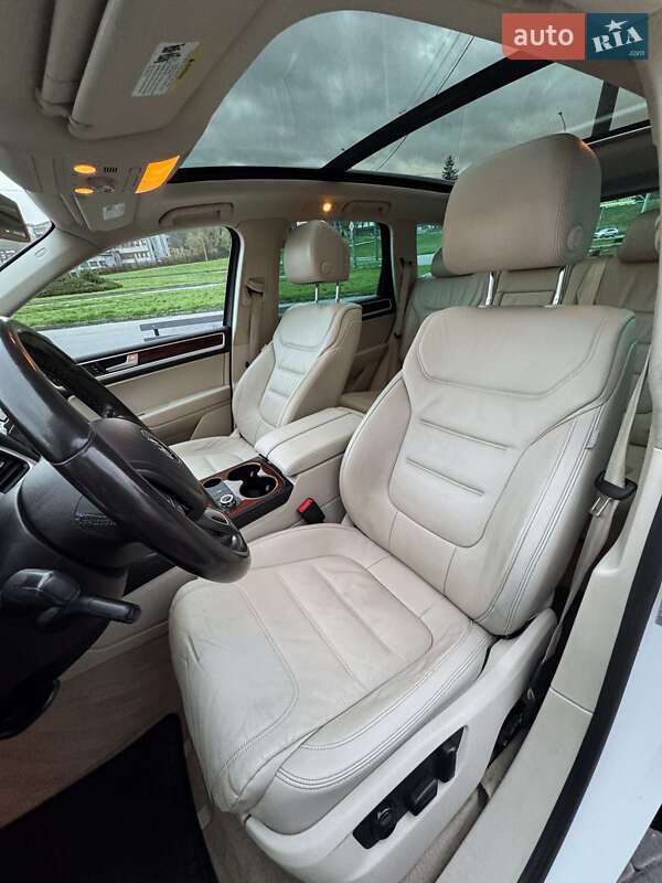 Внедорожник / Кроссовер Volkswagen Touareg 2014 в Хмельницком