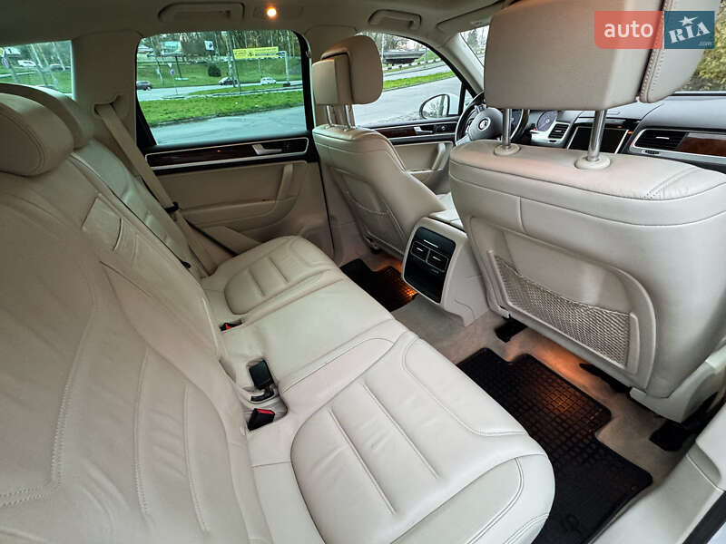 Внедорожник / Кроссовер Volkswagen Touareg 2014 в Хмельницком