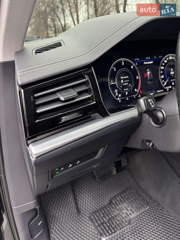 Внедорожник / Кроссовер Volkswagen Touareg 2021 в Запорожье