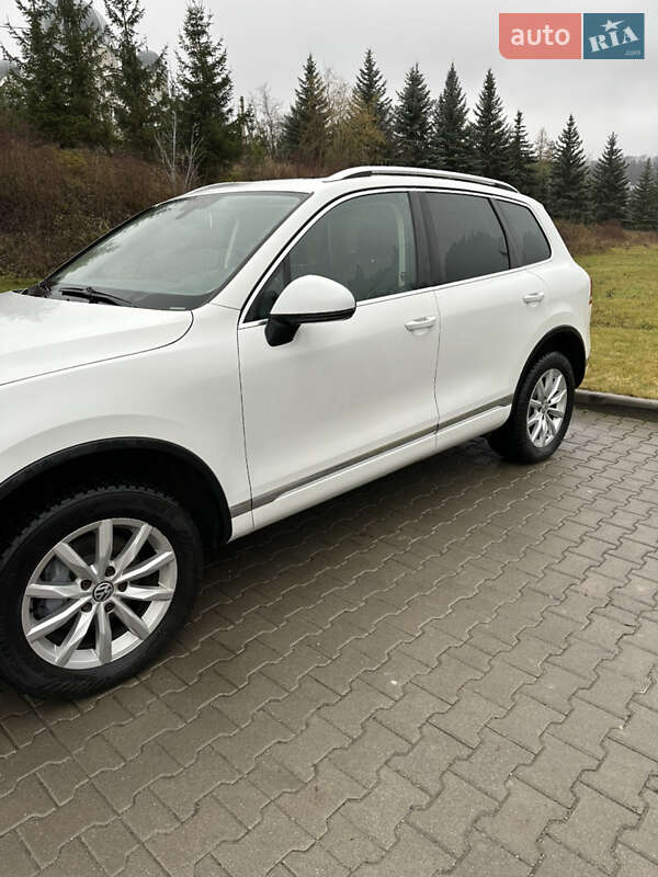 Внедорожник / Кроссовер Volkswagen Touareg 2015 в Тернополе