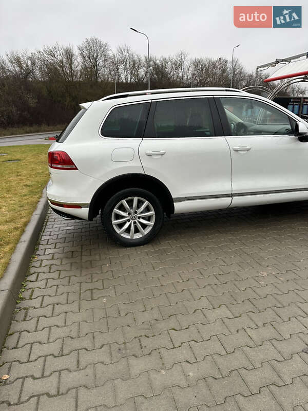 Внедорожник / Кроссовер Volkswagen Touareg 2015 в Тернополе