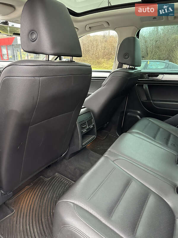 Внедорожник / Кроссовер Volkswagen Touareg 2015 в Тернополе