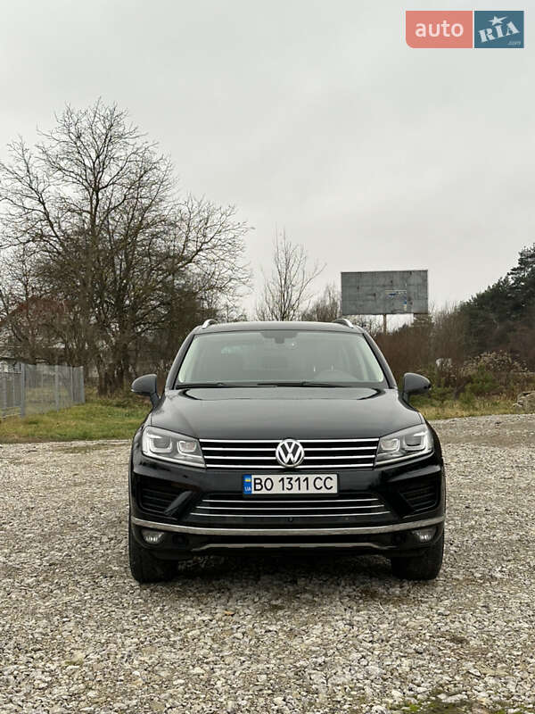 Внедорожник / Кроссовер Volkswagen Touareg 2015 в Новояворовске
