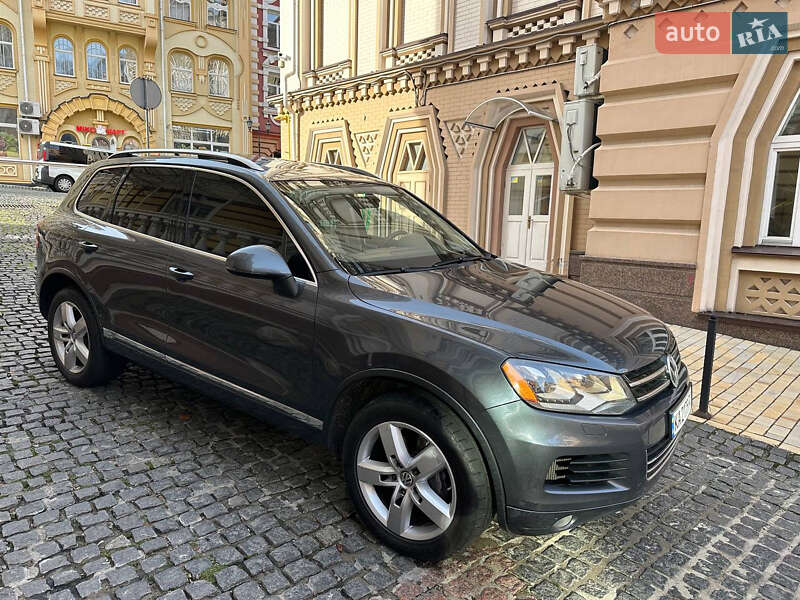 Внедорожник / Кроссовер Volkswagen Touareg 2011 в Киеве