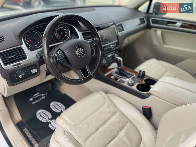 Позашляховик / Кросовер Volkswagen Touareg 2014 в Мукачевому