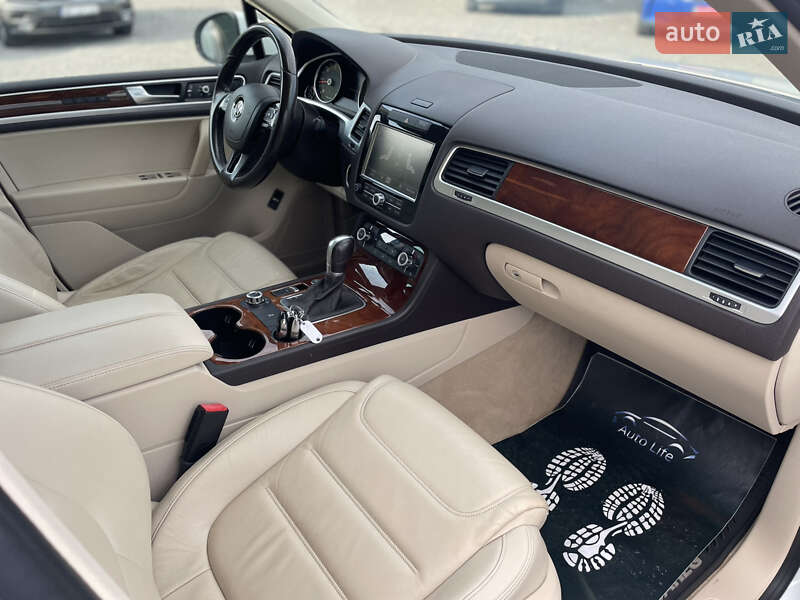 Позашляховик / Кросовер Volkswagen Touareg 2014 в Мукачевому