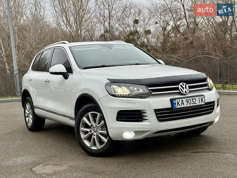 Внедорожник / Кроссовер Volkswagen Touareg 2014 в Киеве