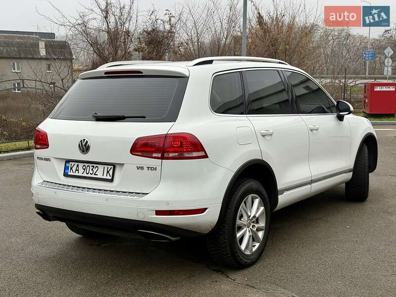 Внедорожник / Кроссовер Volkswagen Touareg 2014 в Киеве