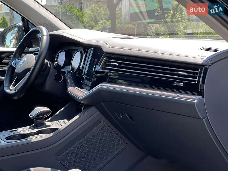 Внедорожник / Кроссовер Volkswagen Touareg 2021 в Ужгороде