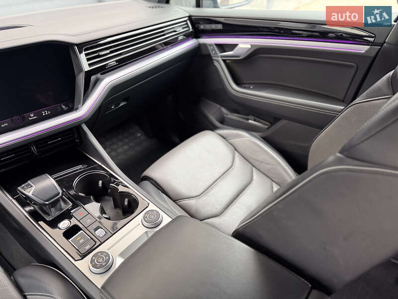 Внедорожник / Кроссовер Volkswagen Touareg 2021 в Хмельницком