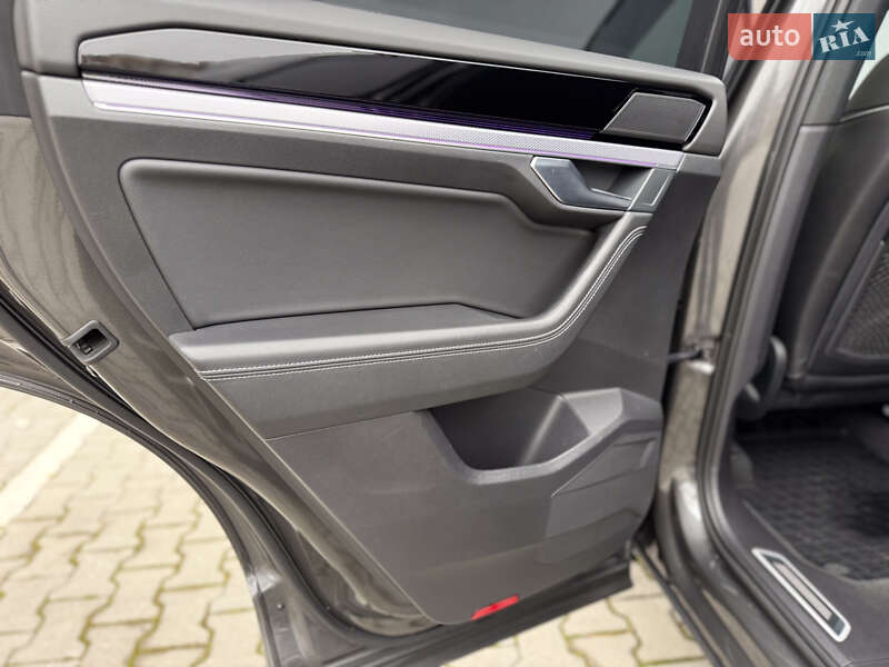 Внедорожник / Кроссовер Volkswagen Touareg 2021 в Хмельницком