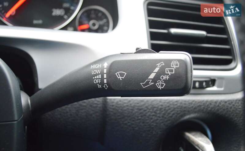 Позашляховик / Кросовер Volkswagen Touareg 2013 в Одесі