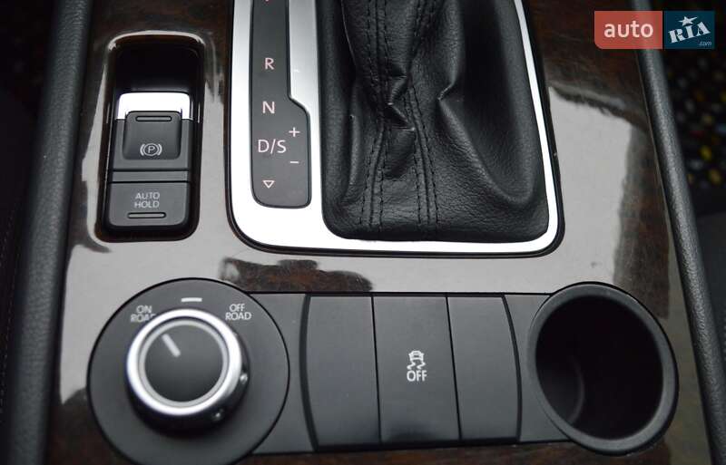 Позашляховик / Кросовер Volkswagen Touareg 2013 в Одесі